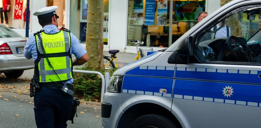 Tragedia podczas prac w ogrodzie. 10-latek przejechał matkę furgonetką