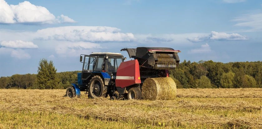 Zobaczył włączony ciągnik, wokół żywej duszy. Potem dokonał makabrycznego odkrycia