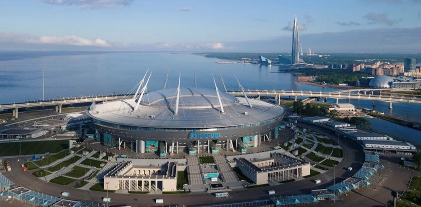 To tam zagrają Polacy. Ten stadion nazywany jest pomnikiem korupcji