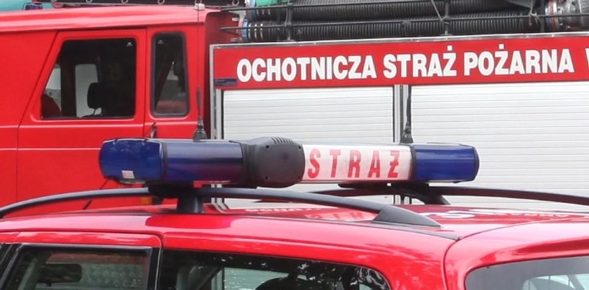 Dramatyczna akcja przed szpitalem w Nisku. Ogień, dym i wybuchające butle z tlenem