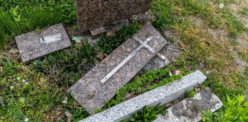 Z dawnego cmentarza zostało niewiele. Proboszcz znów stanie przed sądem
