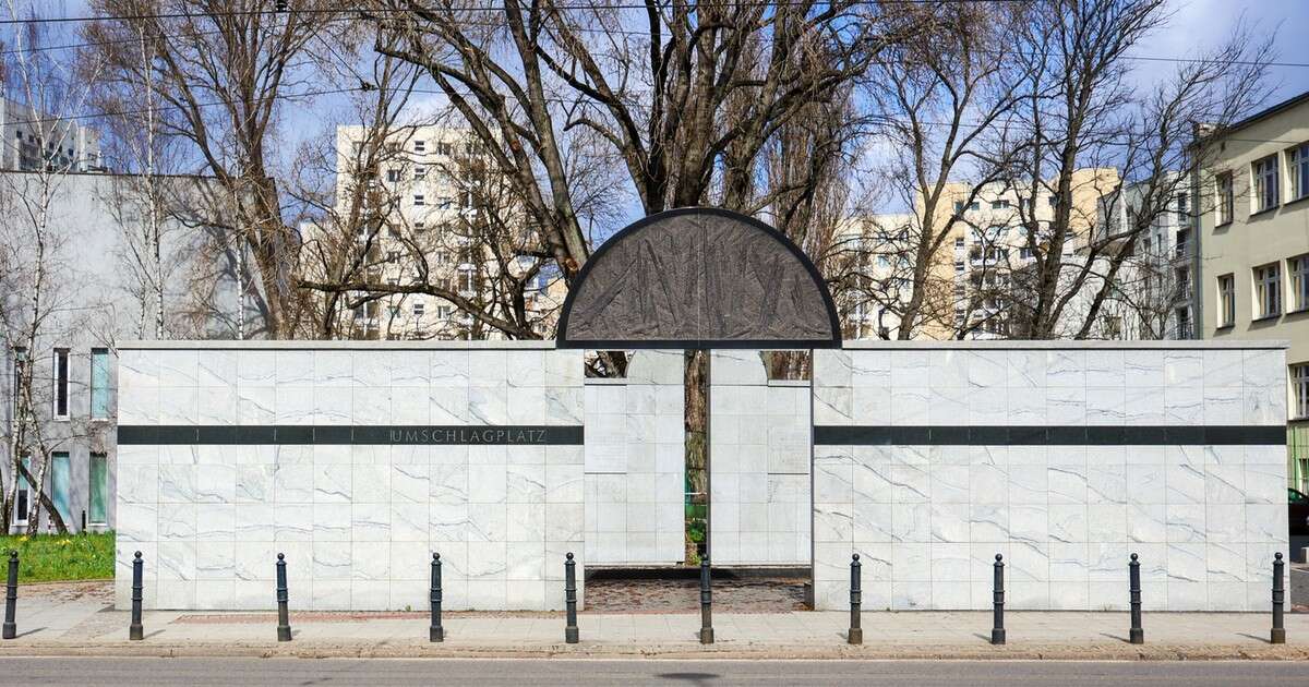 Ktoś uszkodził pomnik Umschlagplatz w Warszawie. Jest śledztwo