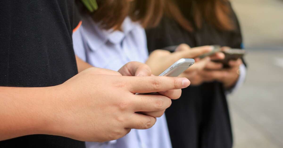 Finlandia zakazuje używania telefonów w szkołach. 