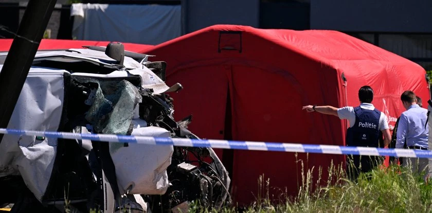Pociąg zderzył się z autobusem szkolnym. Katastrofa kolejowa w belgijskim Buggenhout