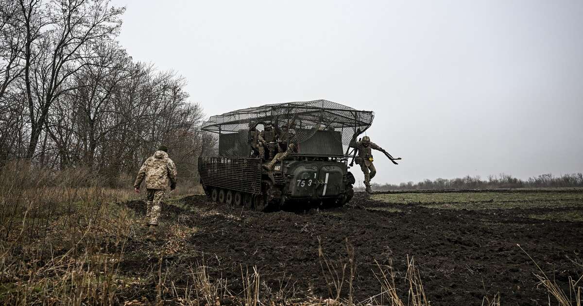 Pod ukraińskimi polami bitew znajduje się bogactwo. Członek NATO ostrzega: Rosja może je zdobyć. 