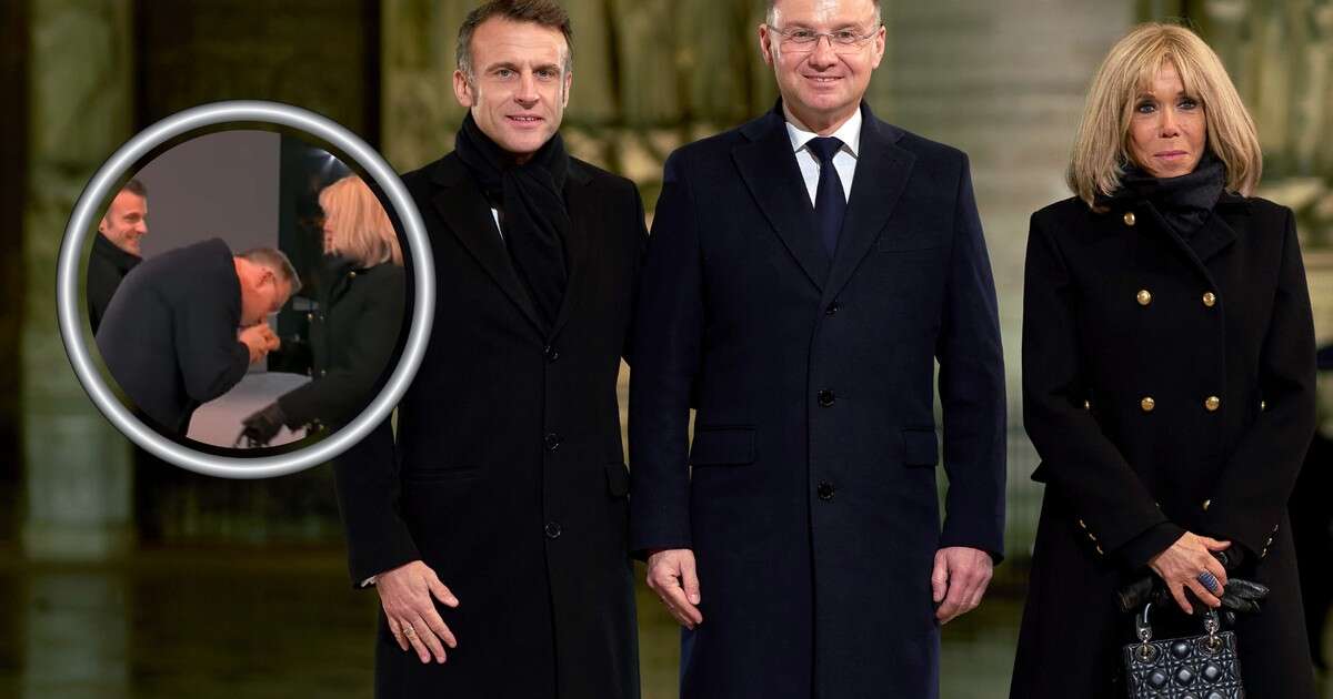 Andrzej Duda tak przywitał się z Brigitte Macron. 