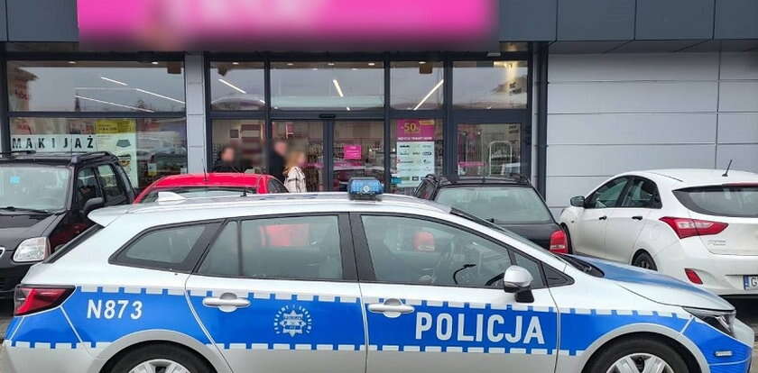 Uciekł z drogerii przed policjantami. W ręku miał tusz do rzęs