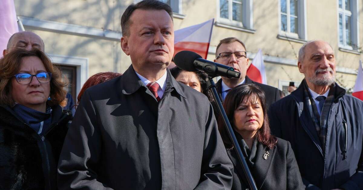 Mariusz Błaszczak stawił się w prokuraturze. 