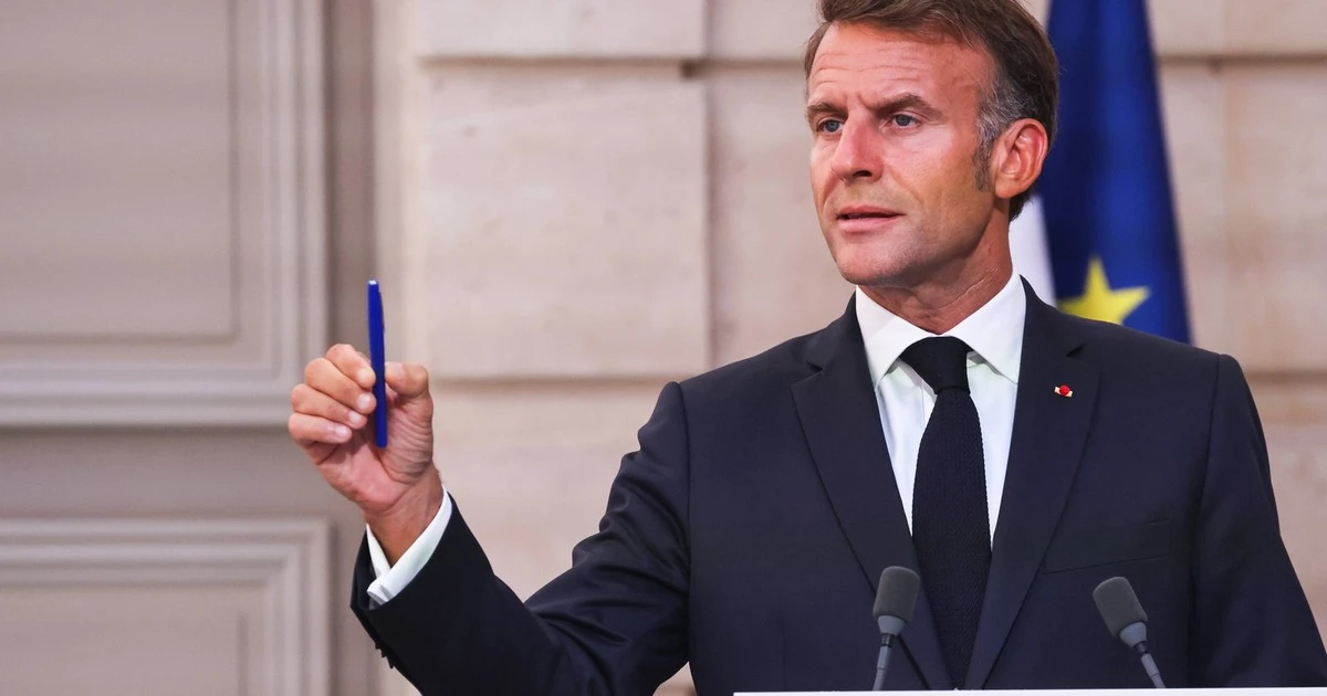 Francja w potrzasku. Na biurku Emmanuela Macrona leżą trzy scenariusze, jeden gorszy od drugiego. 