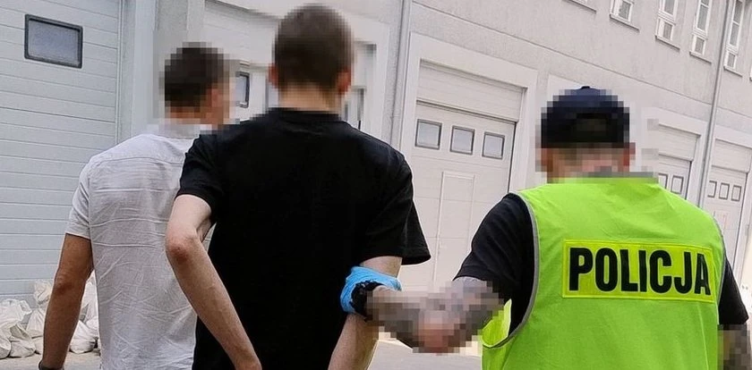 Horror w gdańskim sklepie. Rzucił się na ochraniarza i zaczął go gryźć