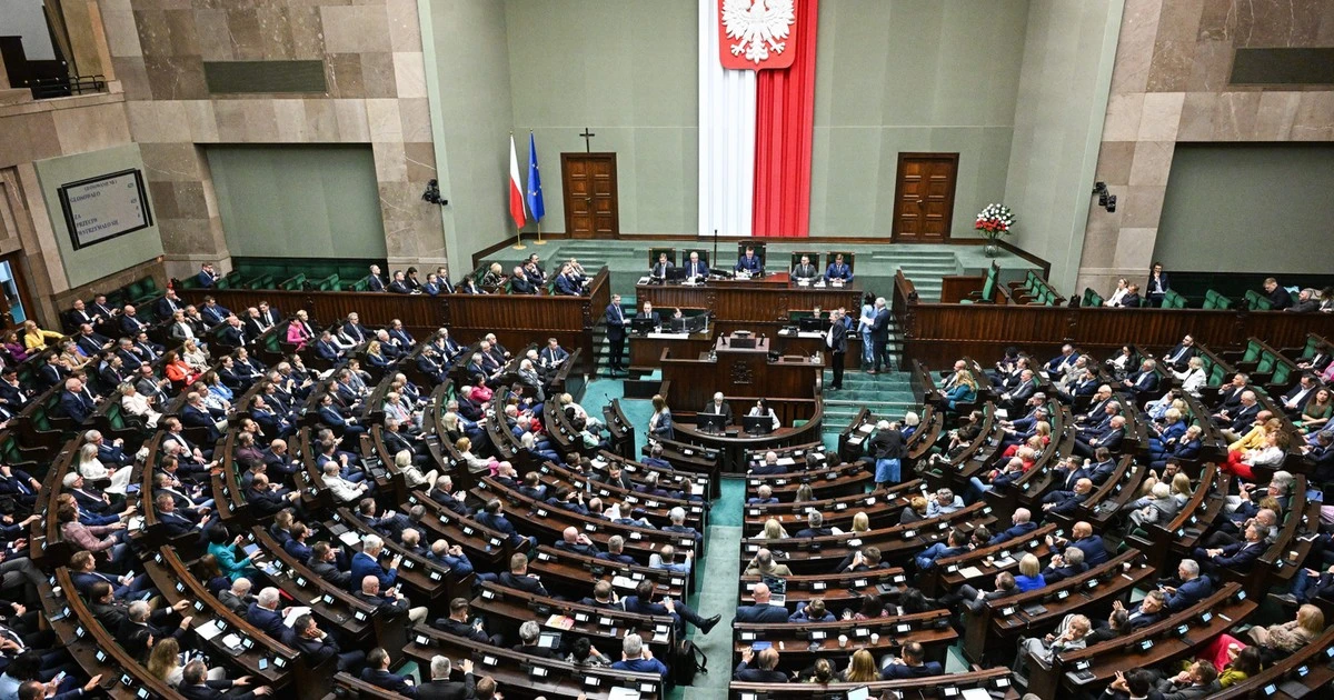 Zarobki posłów są wyższe niż oficjalne. Jest nowy raport NIK