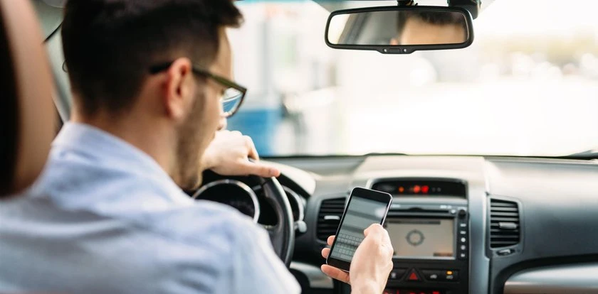 Te transmitery FM doceni każdy kierowca. Ładuj kilka sprzętów i odtwarzaj muzykę z telefonu