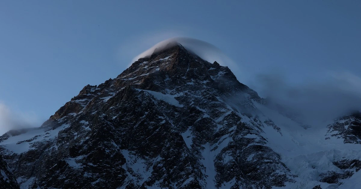 Polski alpinista porwany przez lawinę w Karakorum. Został poważnie ranny