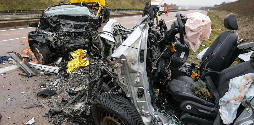 Śmierć przyszła z naprzeciwka. Nie żyją trzy osoby. Przerażające szczegóły tragedii