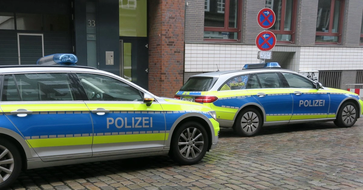 Pijany Polak sprawcą paraliżu na niemieckiej drodze. Wjechał między budynki