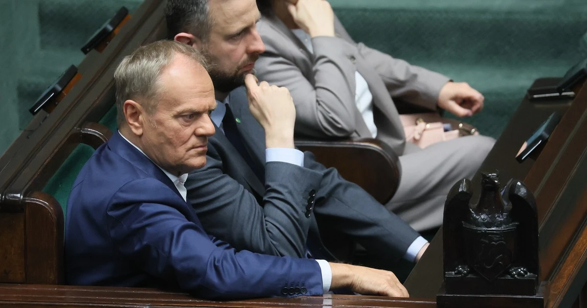 Fatalny trend dla rządu Donalda Tuska. Prawicowa koalicja triumfuje w potrójnym sondażu