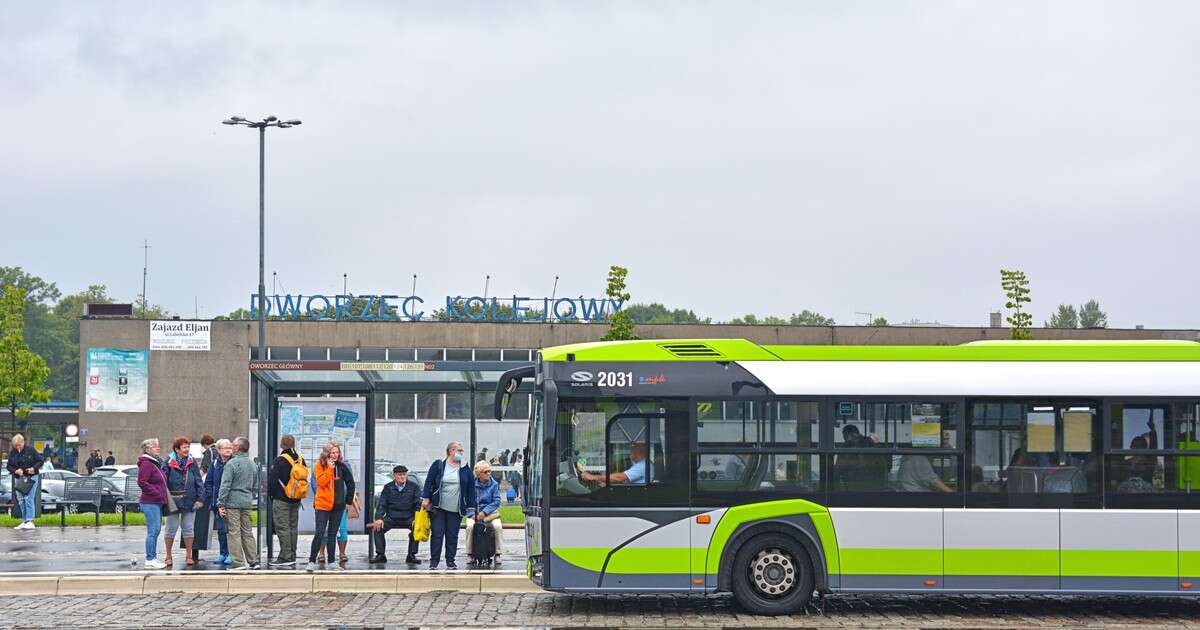 Kierowca wyrzucił z autobusu ojca z 5-latkiem. Przeszkadzał mu dziecięcy rowerek