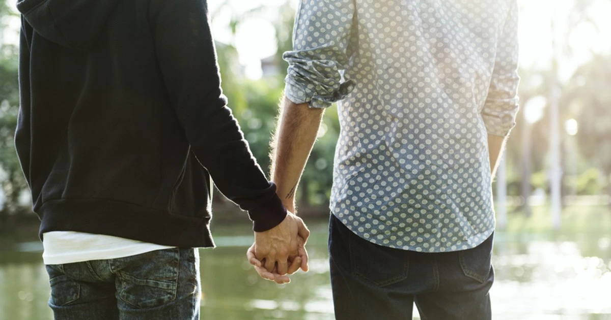 Związki partnerskie dla osób tej samej płci. Polacy zabrali głos [SONDAŻ]