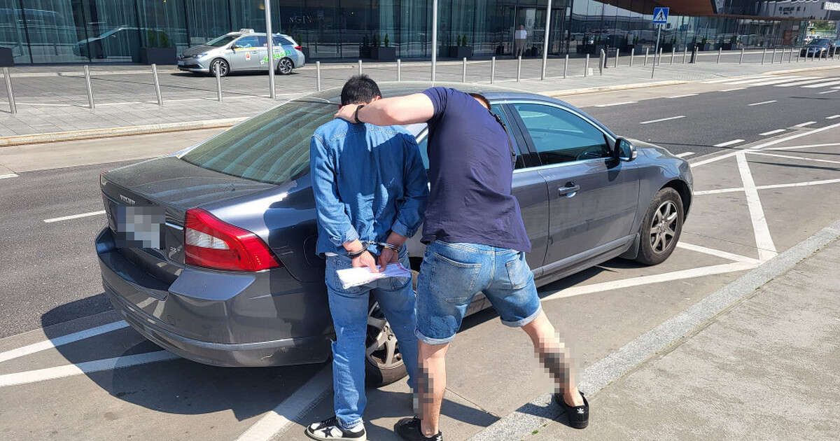 Zuchwały napad przed centrum handlowym. Ukradli 100 tys. zł