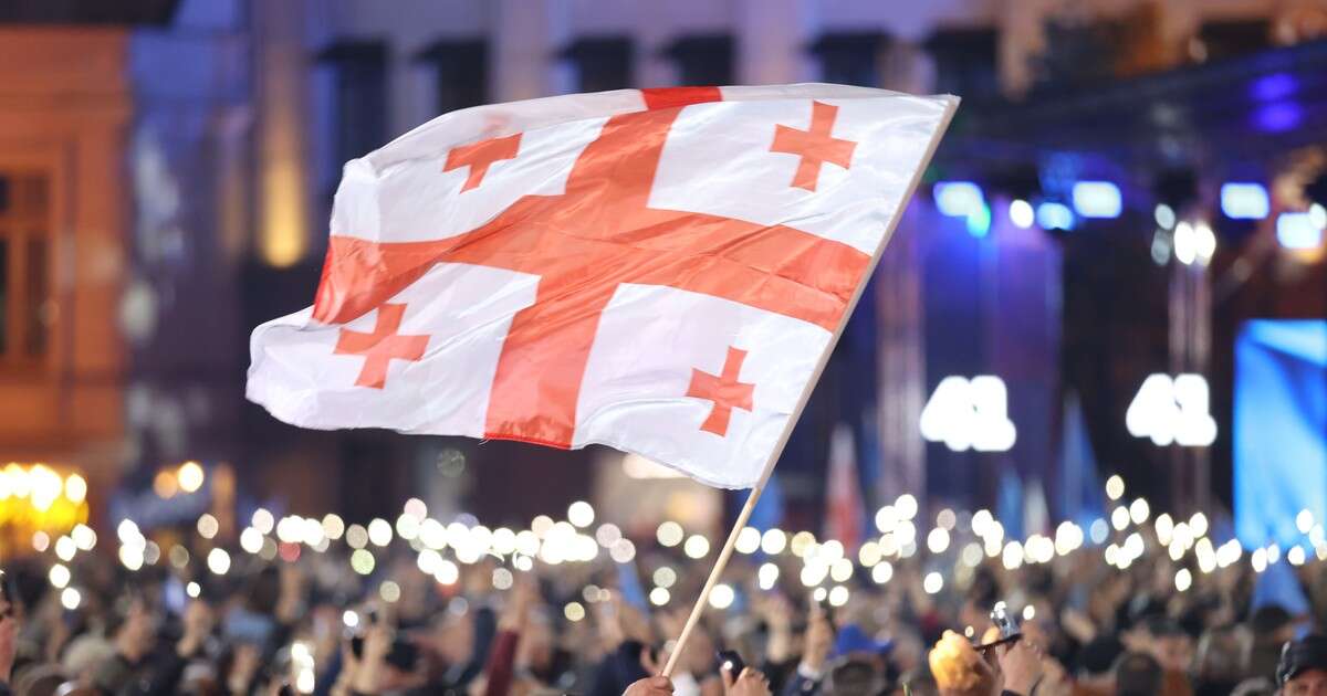 Próby ucieszenia i naloty policji. W Gruzji zbliżają się wybory o wszystko. Władze nie cofną się przed niczym