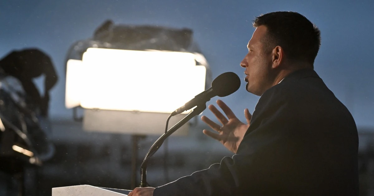 Konfederacja ruszyła na Karola Nawrockiego. Kulisy decyzji Sławomira Mentzena. 