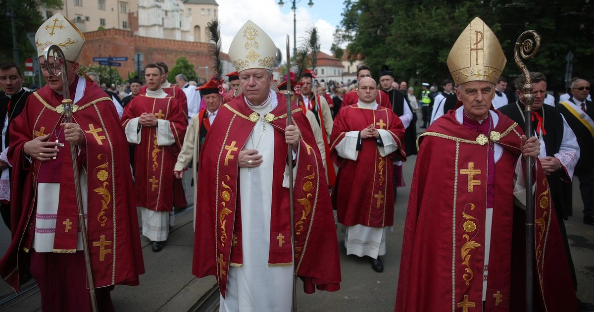 Episkopat pogrzebie kwestię rozliczenia pedofilii? Już nawet biskupi mają wątpliwości [KOMENTARZ]