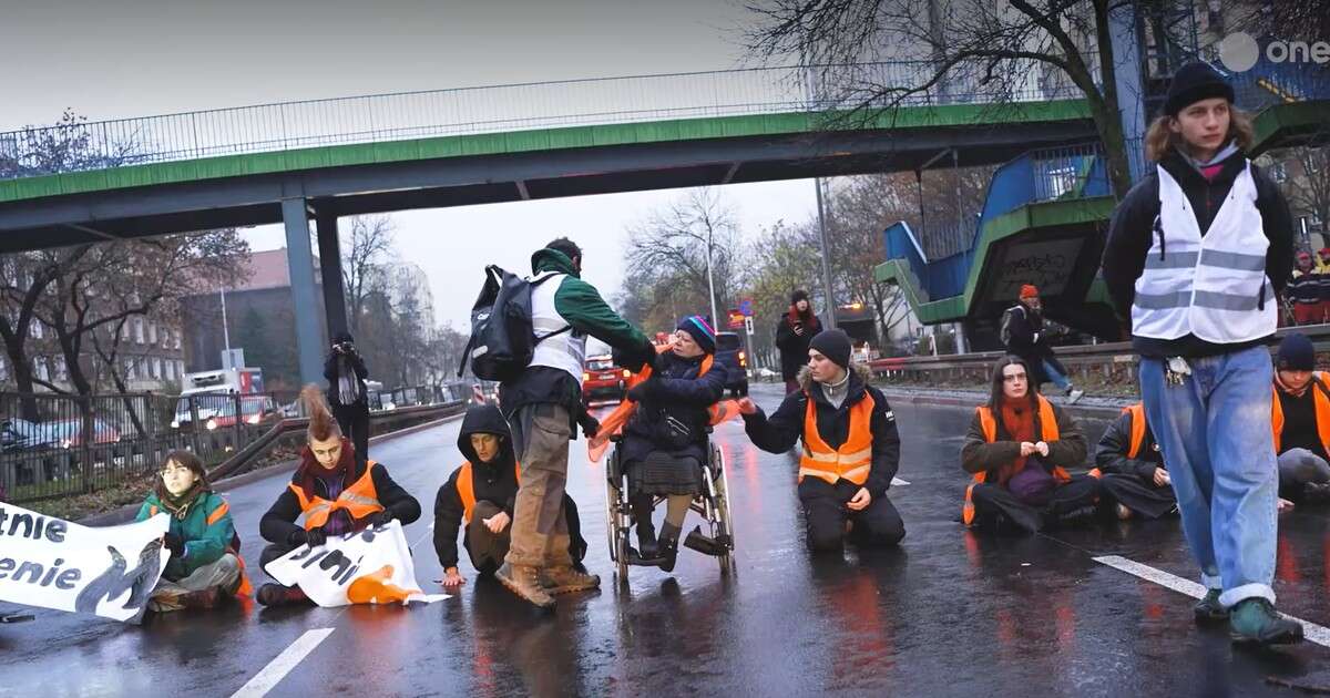 Mieszkańcy Warszawy oburzeni protestem Ostatniego Pokolenia. 