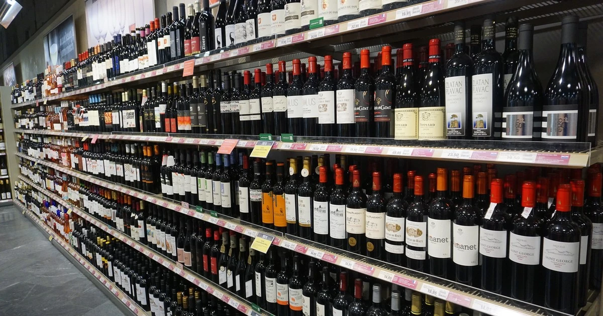 Całkowity zakaz sprzedaży alkoholu na stacjach.