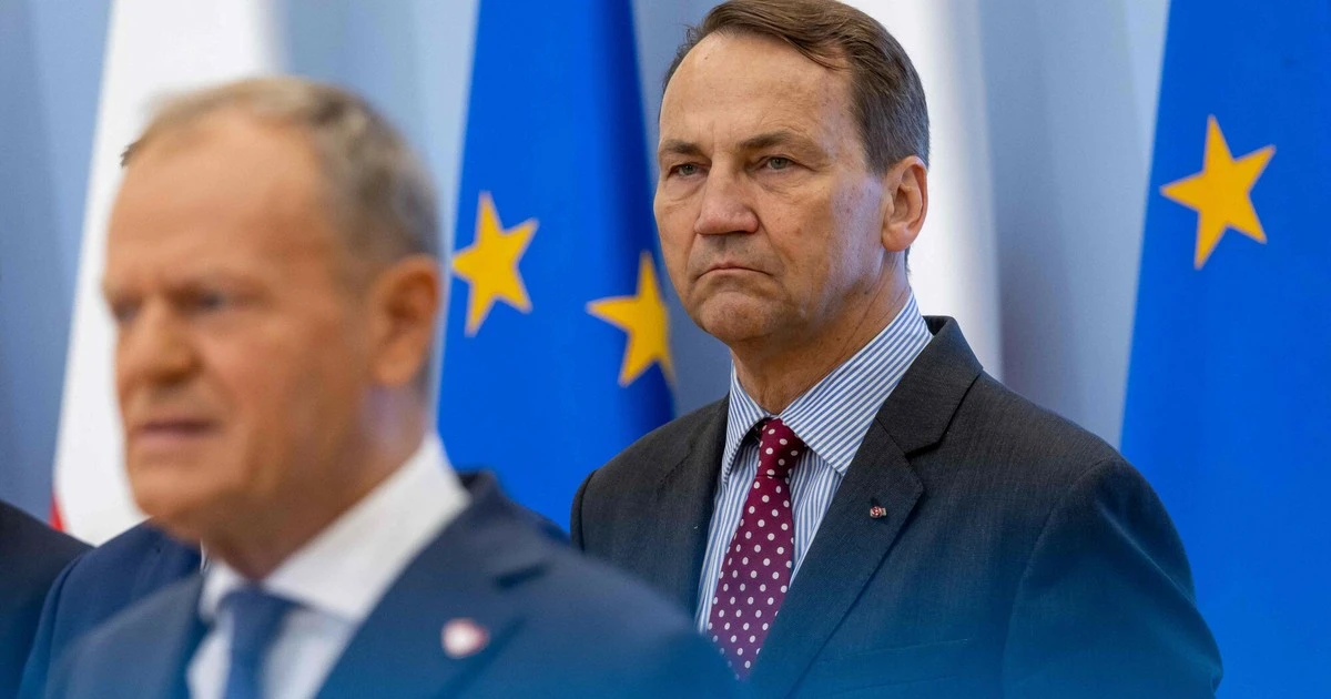 Donald Tusk ma plan dla Radosława Sikorskiego. 