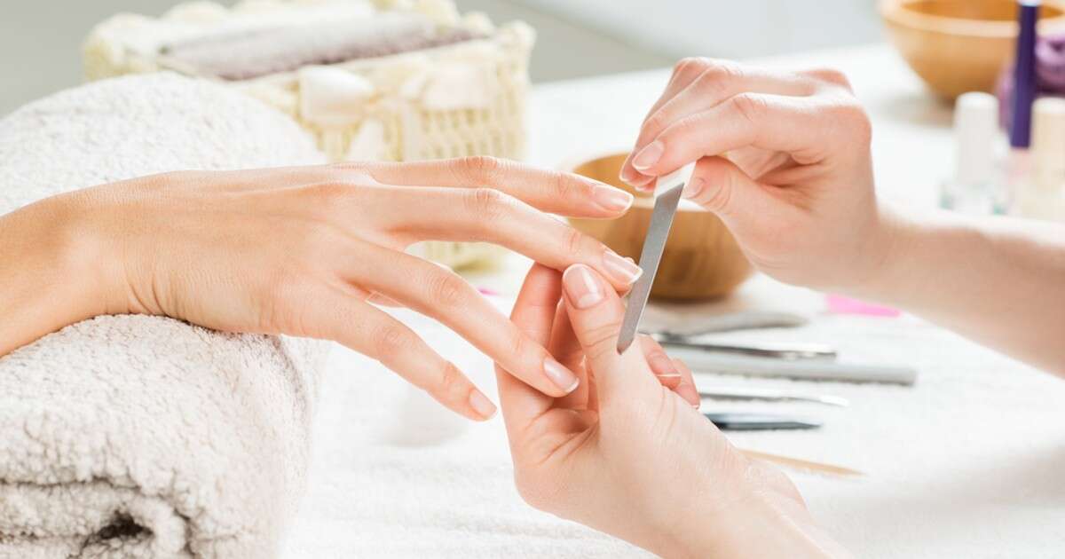 Hit jesieni 2024. Ten manicure hybrydowy wybierają najczęściej kobiety po 50-tce