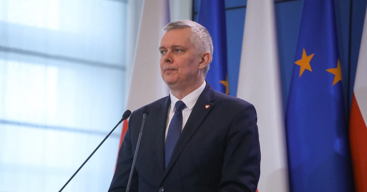 Budowa małych reaktorów jądrowych podjęta mimo negatywnej opinii ABW? Minister Siemoniak alarmuje