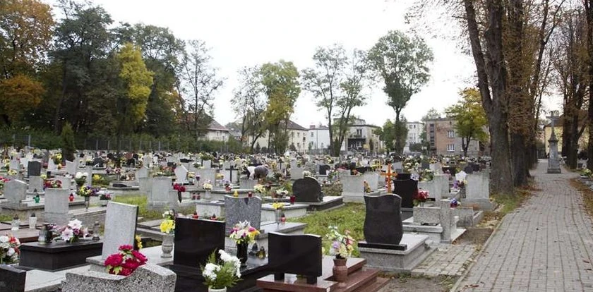 Polacy sprzedają rodzinne groby. W internecie coraz więcej ofert