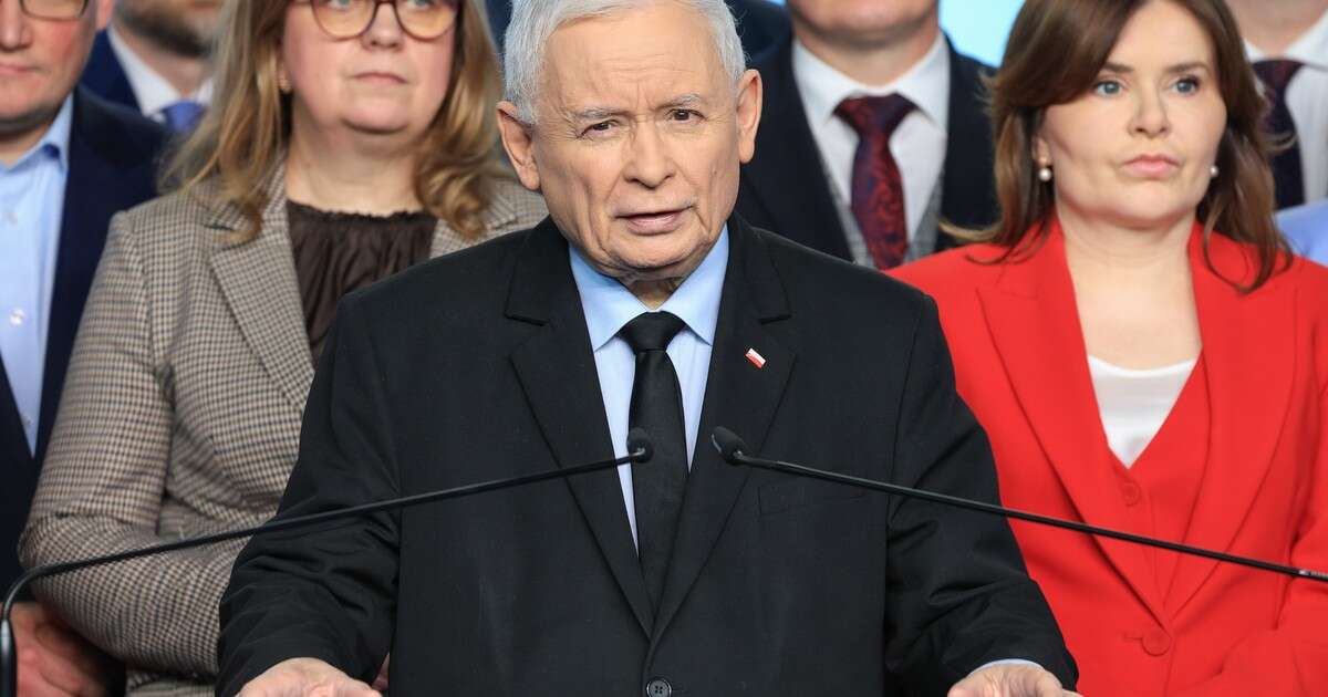 Jarosław Kaczyński strofuje Przemysława Czarnka. 