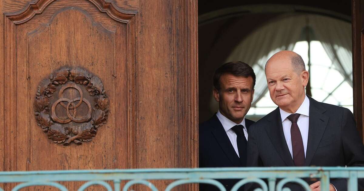 Uścisk dłoni, uśmiechy, a później się zaczęło. Emmanuel Macron i Olaf Scholz nie mogą się dogadać. 