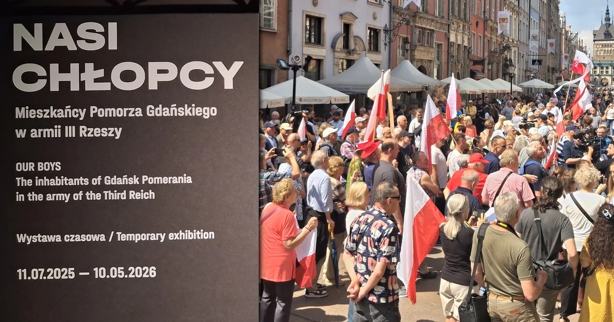 Przed Muzeum w Gdańsku protest, na wystawie tłum ludzi. Kontrowersje wokół 