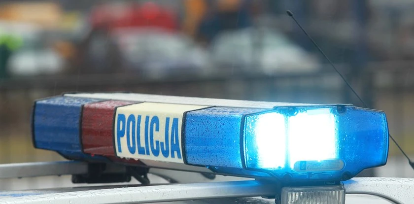 Niebezpieczny wypadek podczas prac na wysokości. 67-latek porażony prądem, gdy ściągał dekoracje
