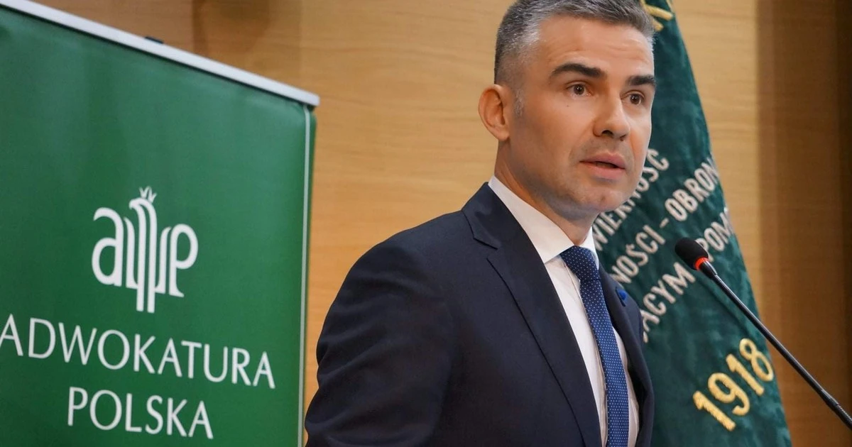 Robert Bąkiewicz z łaską prezydenta. Prezes adwokatury: podważa autorytet sądów