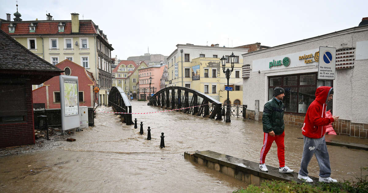 Powódź nie ustępuje. Kolejne zdjęcia z podtopień trafiają do sieci. 