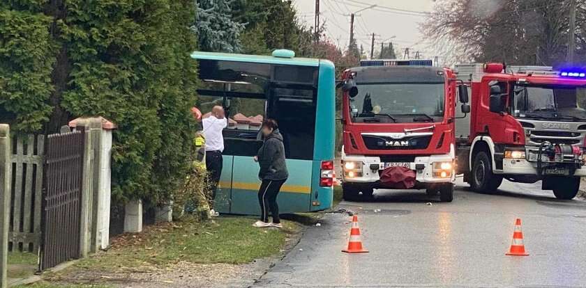 Autobus wjechał w dom. Kierowca sam był zaskoczony