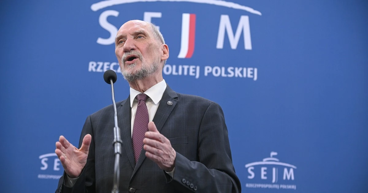 Incydent na pomniku smoleńskim. Antoni Macierewicz wskazuje 