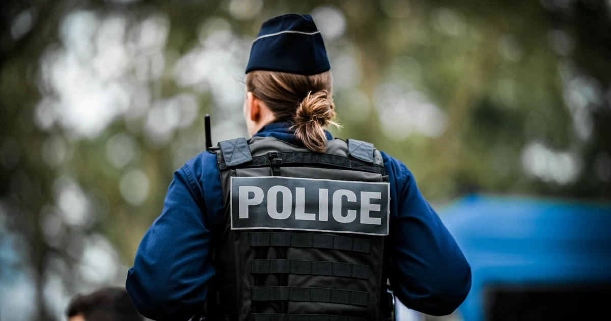 Strzały na komisariacie w Paryżu. Aresztowany wyrwał policjantowi służbową broń