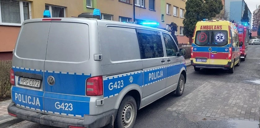 Płacz zza ściany seniorki w Kętach. Ratownicy weszli przez balkon