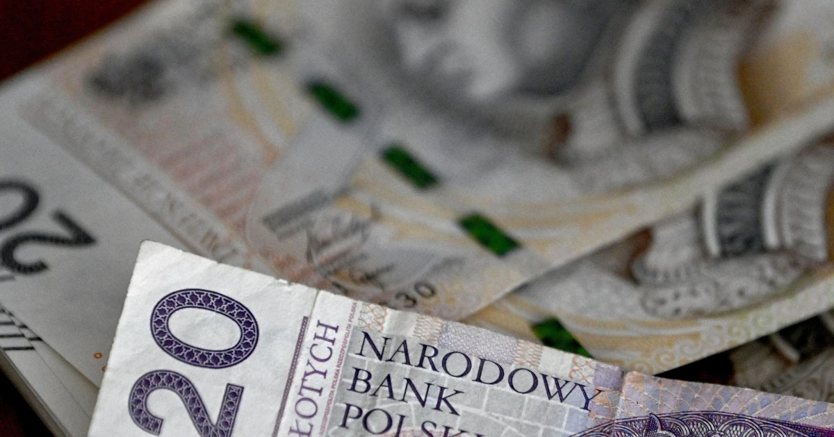 Świadczenie kompensacyjne dla osób po 50. roku życia. Minimalna kwota to prawie 1900 zł. Komu przysługuje?