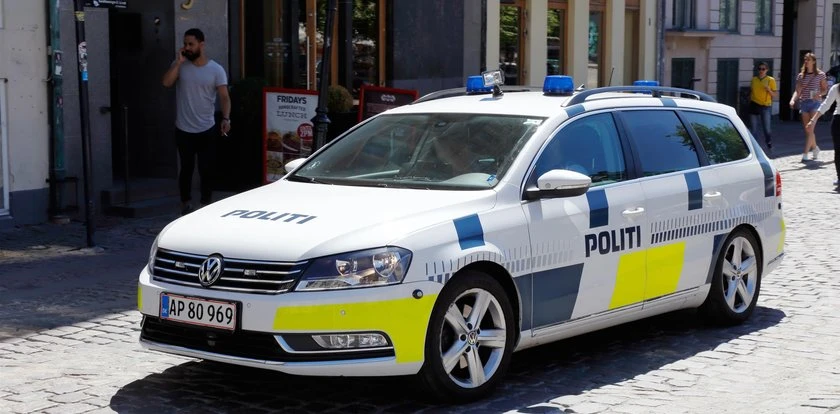 Rozpędzone auto wjechało w ogródek kawiarni. 11 osób rannych, w tym dwie w stanie krytycznym