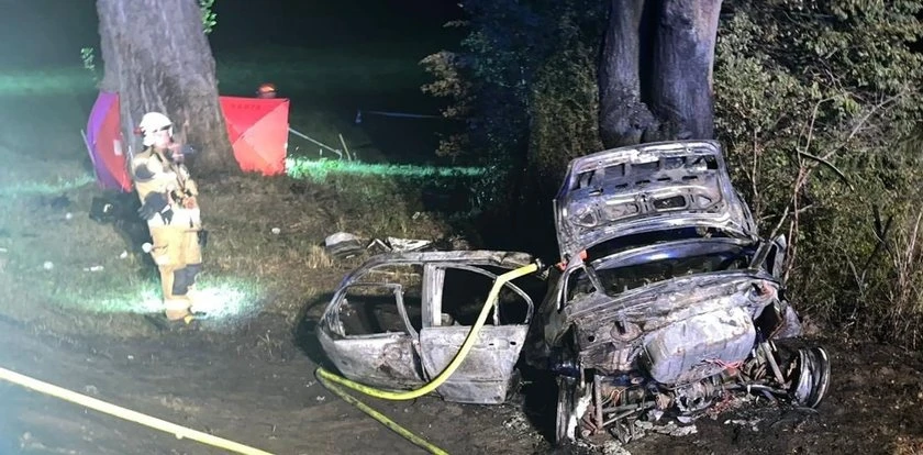 BMW rozerwało na pół. Martwy kierowca leżał kilkanaście metrów dalej. Makabra pod Siedlcami