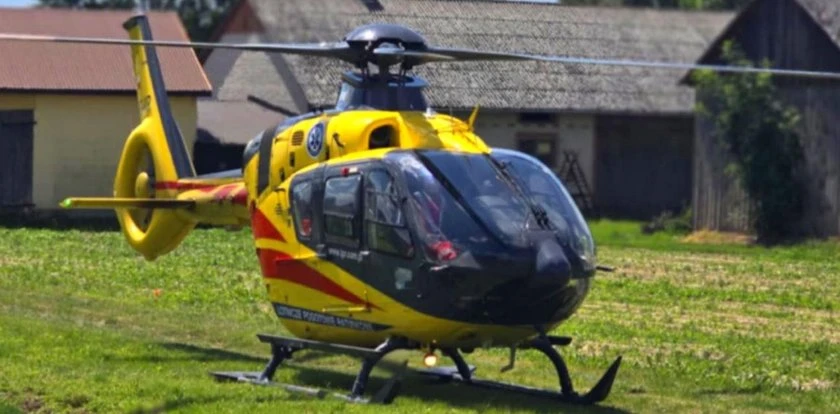 Dramat na polu w Klukowie. 17-latka wciągnęła maszyna, lądował śmigłowiec