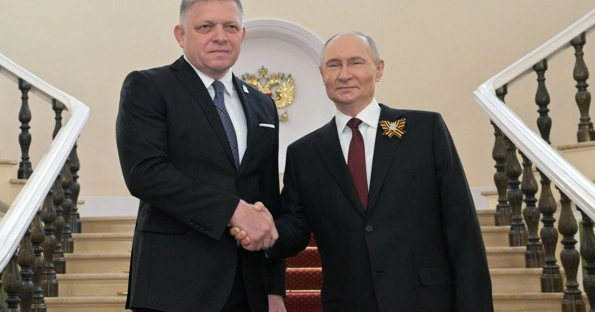 Oderwany od rzeczywistości premier całuje pierścień rosyjskiego cara. Niepokojące wnioski z wizyty premiera Roberta Ficy u Putina [KOMENTARZ]