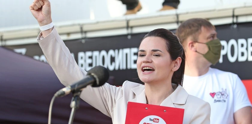 „Chcę do męża, kuchni i kotletów” – mówiła Łukaszence. Kim jest Swiatłana Cichanouska, która wstrząsnęła reżimem