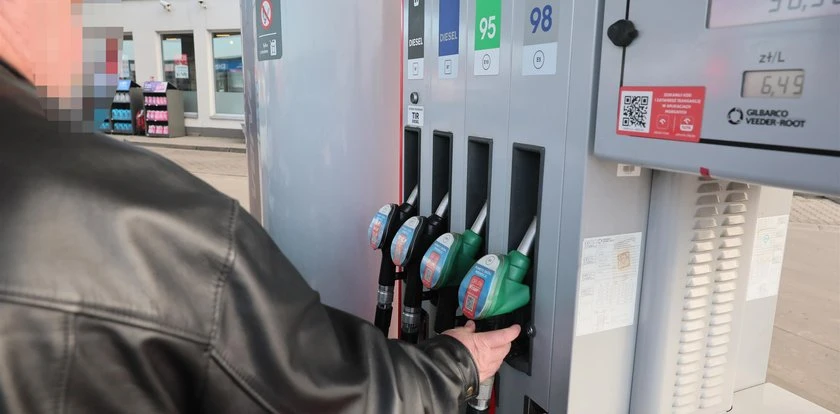 Taki widok na stacjach w czwartek. Warto lać do pełna?