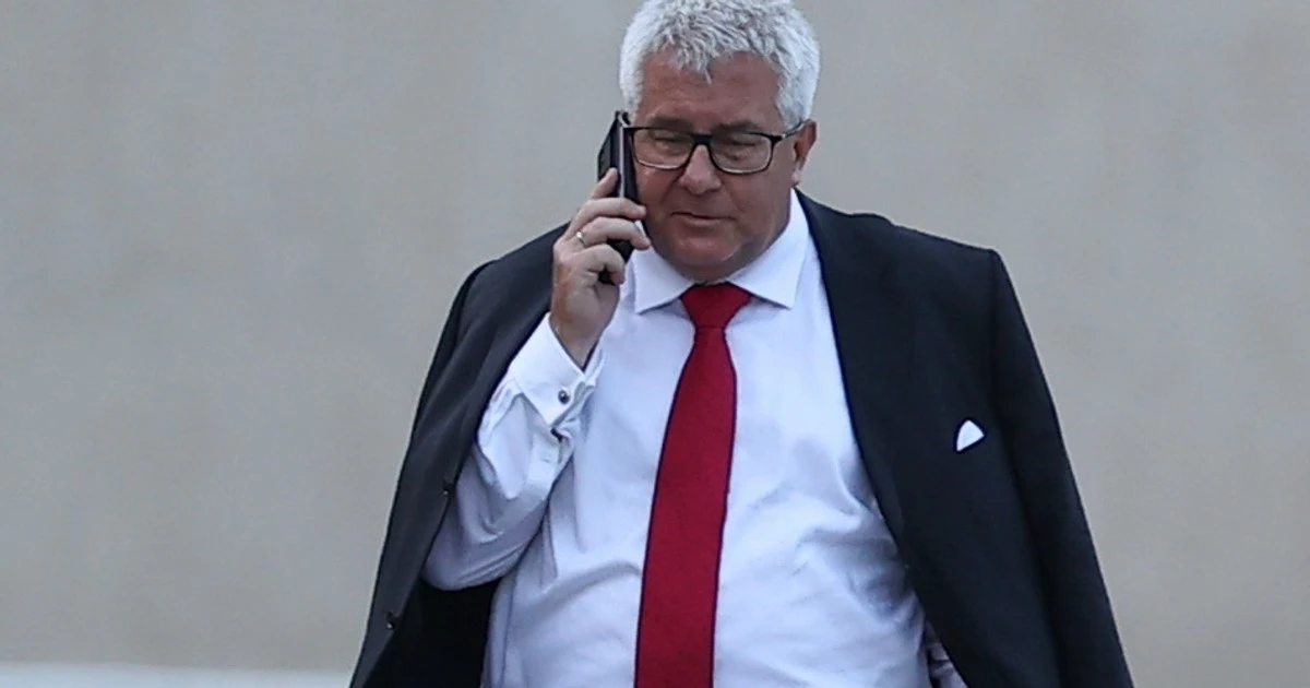 Ryszard Czarnecki reaguje na ruch prokuratury. 